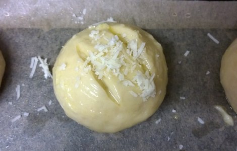 Raw garlic and parmesan rolls