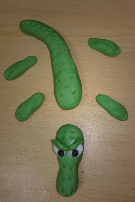 Fondant crocodile parts
